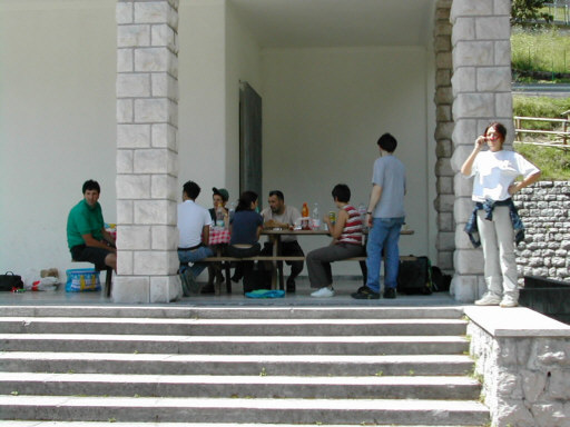 Ingrandisci